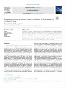 Intensity correlations in scattered vector vortex beams for determining the topological charge