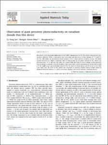 Observation of giant persistent photoconductivity on vanadium dioxide thin film device
